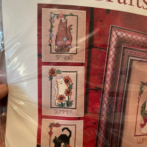 Better Homes & Garden Cat For All Seasons Sampler Kit. Makes 4 5 x 7 Samplers - Picture 2 of 7